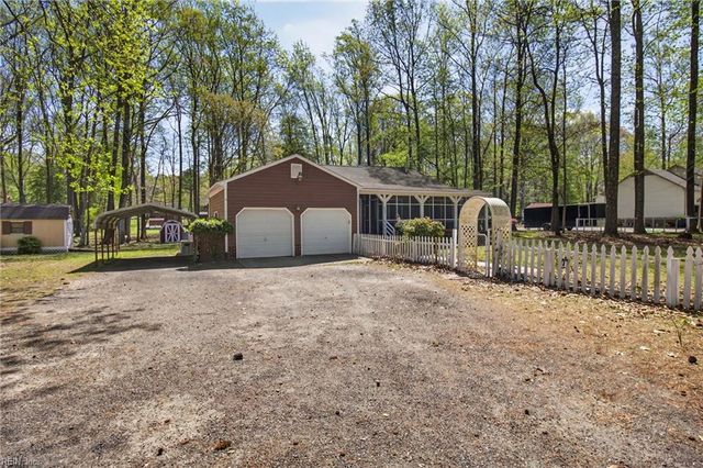 207 Oakwood Ln, Smithfield, VA 23430