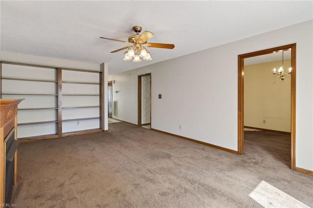207 Oakwood Ln, Smithfield, VA 23430