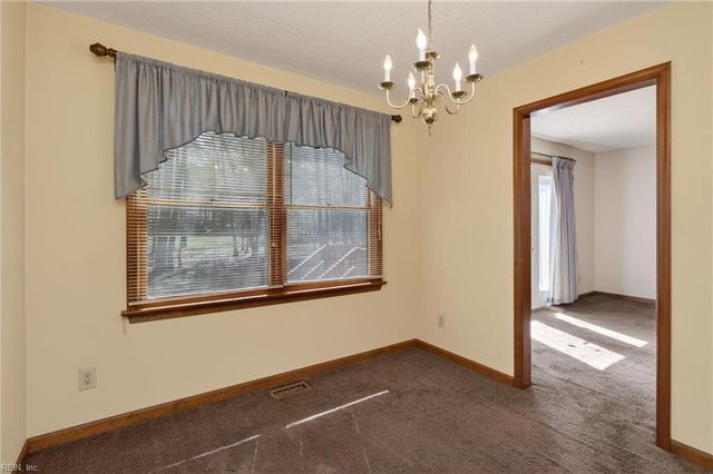 207 Oakwood Ln, Smithfield, VA 23430