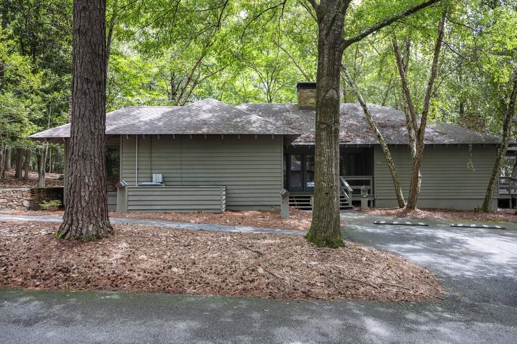 1401 Falls Creek Lane, Pine Mountain, GA 31822