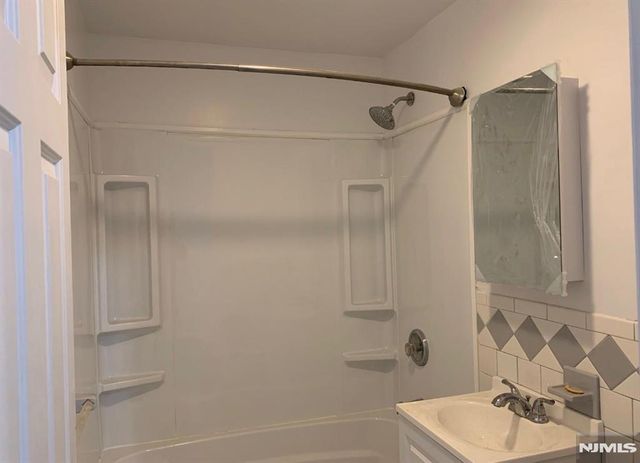 735-737 William Street 2R, Harrison, NJ 07029
