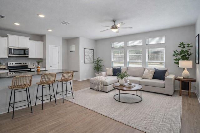 605 W South ST 32, Leander, TX 78641