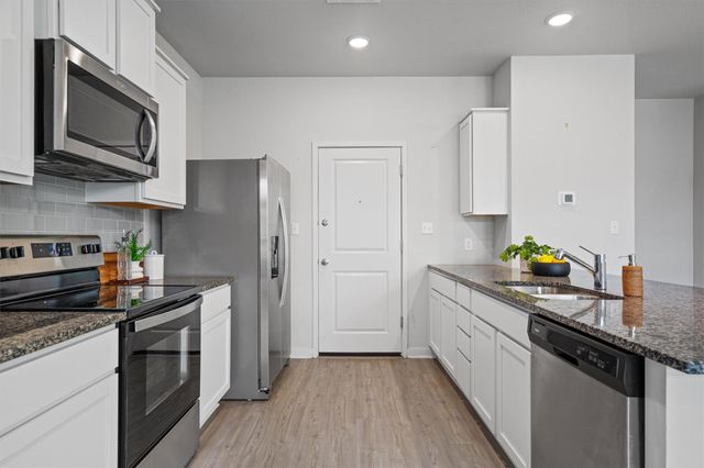 605 W South ST 32, Leander, TX 78641