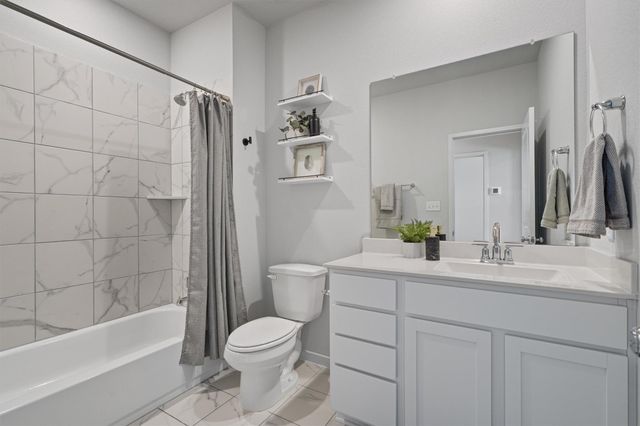 605 W South ST 32, Leander, TX 78641