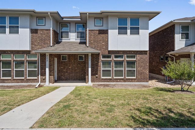 605 W South ST 32, Leander, TX 78641