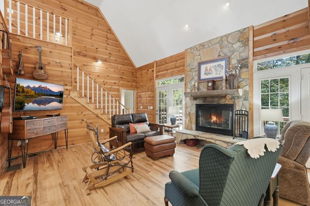 907 Rainbow Circle, Cleveland, GA 30528