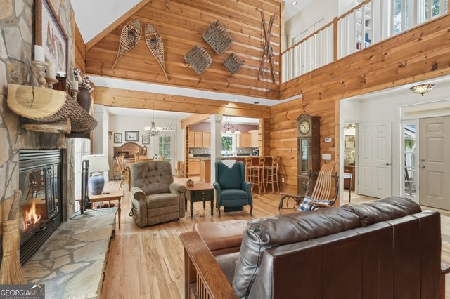 907 Rainbow Circle, Cleveland, GA 30528