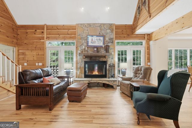 907 Rainbow Circle, Cleveland, GA 30528