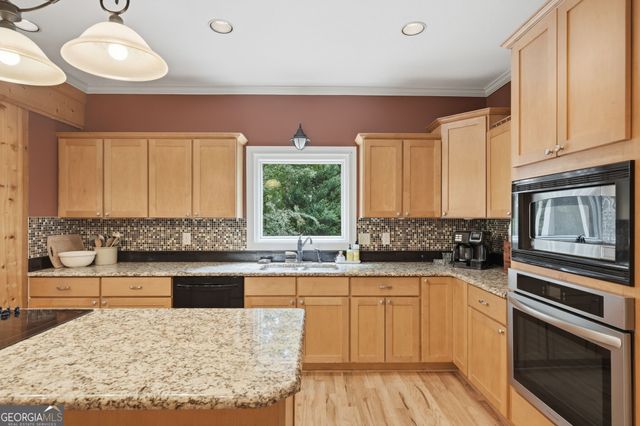 907 Rainbow Circle, Cleveland, GA 30528