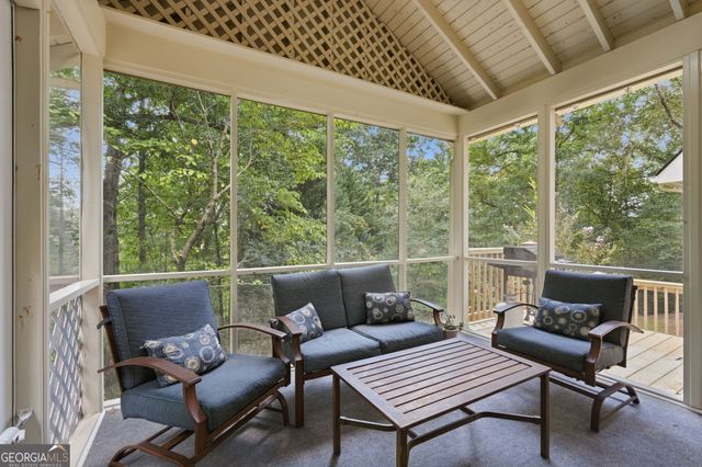 907 Rainbow Circle, Cleveland, GA 30528
