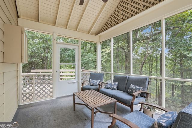 907 Rainbow Circle, Cleveland, GA 30528