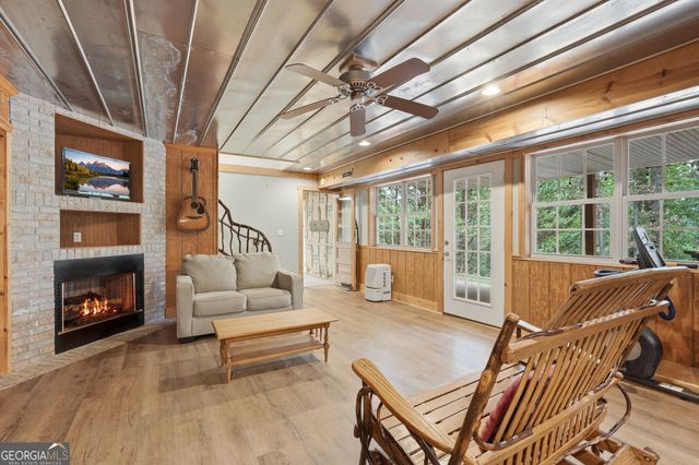 907 Rainbow Circle, Cleveland, GA 30528