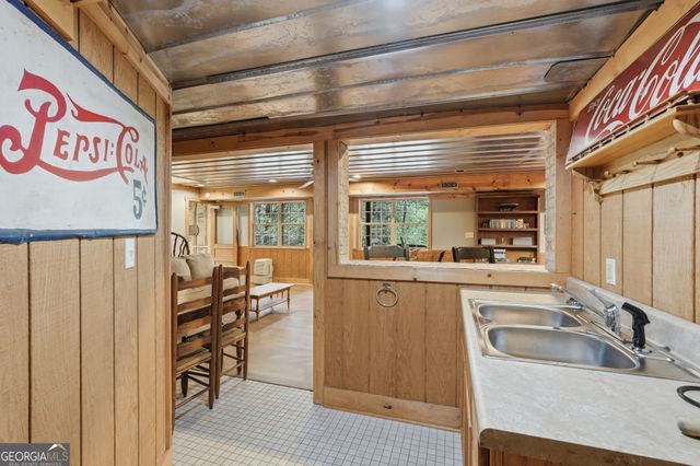 907 Rainbow Circle, Cleveland, GA 30528
