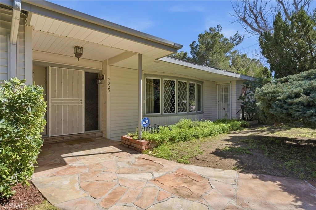 Image 3 of property listing at 7229 Columbia, Lancaster, CA 93536