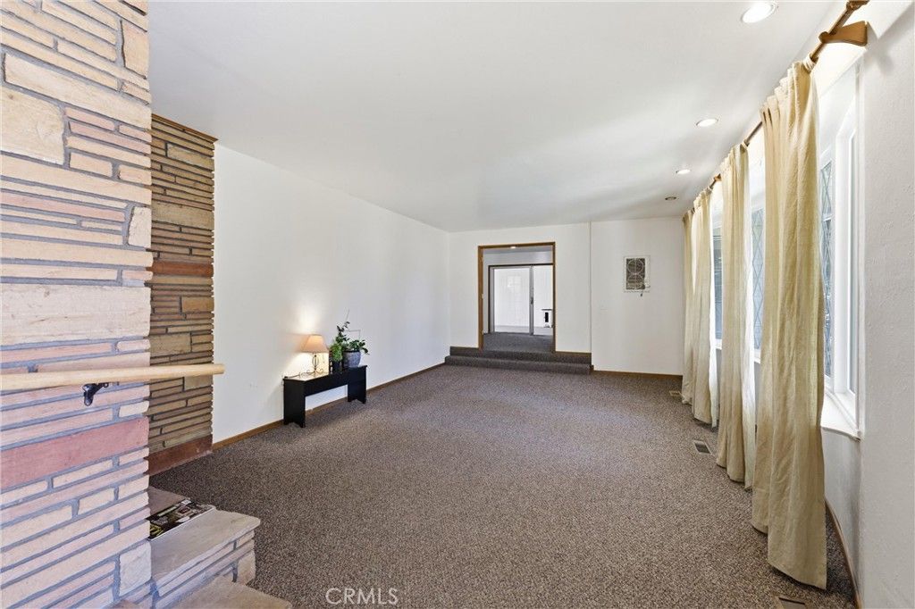 Image 5 of property listing at 7229 Columbia, Lancaster, CA 93536