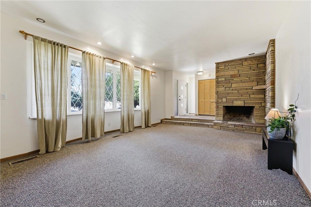 Image 6 of property listing at 7229 Columbia, Lancaster, CA 93536