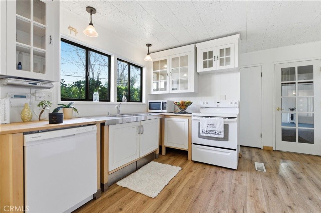 Image 7 of property listing at 7229 Columbia, Lancaster, CA 93536