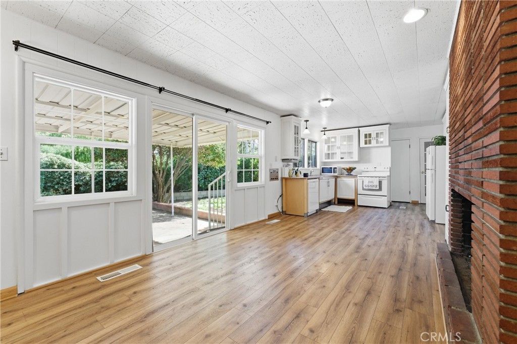 Image 8 of property listing at 7229 Columbia, Lancaster, CA 93536