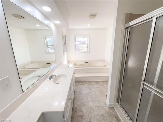 707 Willowmoore Avenue, Thomasville, NC 27360