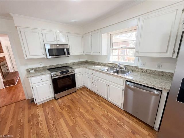 707 Willowmoore Avenue, Thomasville, NC 27360