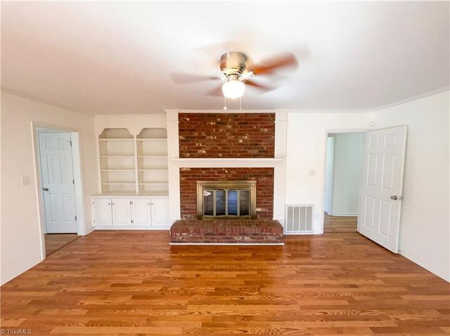 707 Willowmoore Avenue, Thomasville, NC 27360