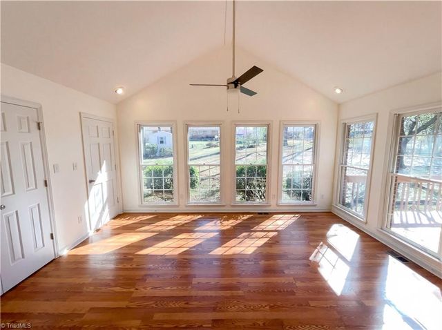 707 Willowmoore Avenue, Thomasville, NC 27360