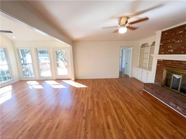 707 Willowmoore Avenue, Thomasville, NC 27360