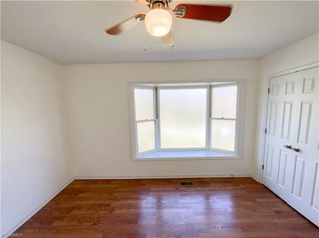 707 Willowmoore Avenue, Thomasville, NC 27360