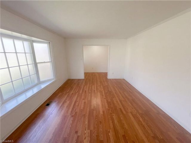 707 Willowmoore Avenue, Thomasville, NC 27360