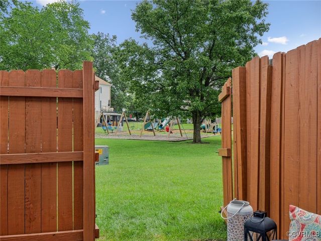 1517 Honor Dr, Henrico, VA 23228