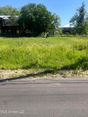 375 Pearl Street, Biloxi, MS 39530
