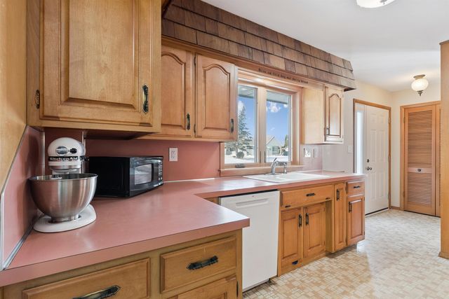 506 Alpine Drive, Waterloo, IA 50702