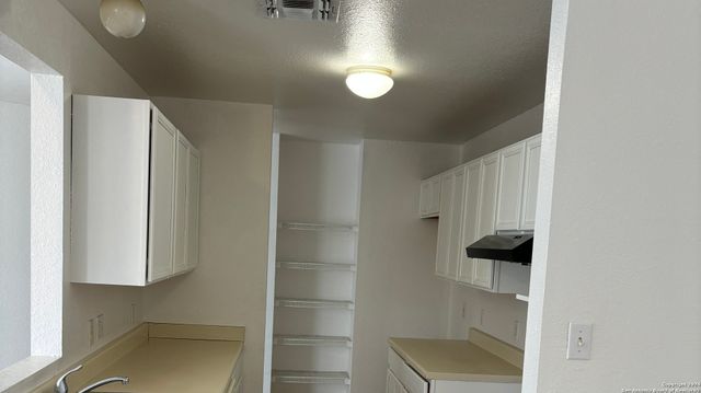 6313 GREEN TOP DR, San Antonio, TX 78233