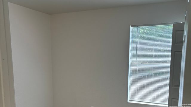 6313 GREEN TOP DR, San Antonio, TX 78233