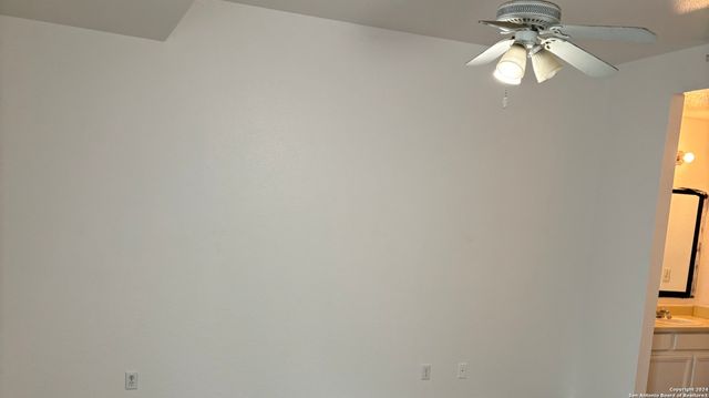 6313 GREEN TOP DR, San Antonio, TX 78233