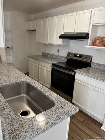 6313 GREEN TOP DR, San Antonio, TX 78233