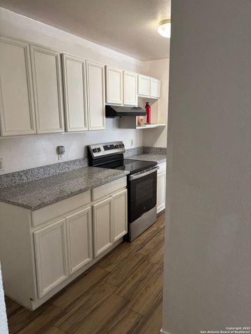 6313 GREEN TOP DR, San Antonio, TX 78233