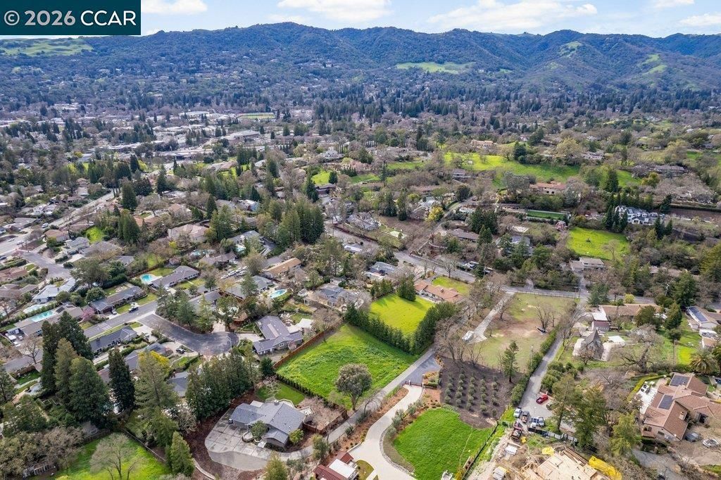 Image 12 of property listing at 550 550 El Pintado, Danville, CA 94526