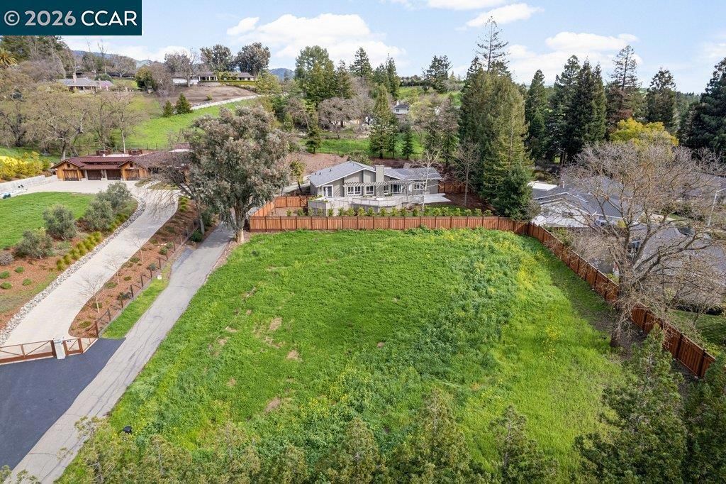Image 13 of property listing at 550 550 El Pintado, Danville, CA 94526