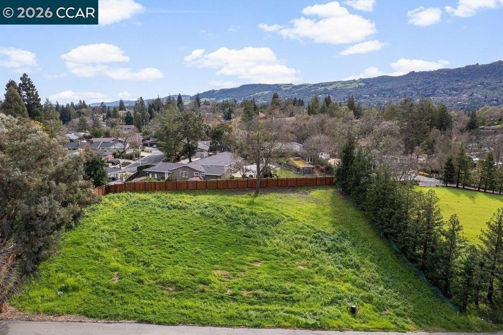 Image 4 of property listing at 550 550 El Pintado, Danville, CA 94526