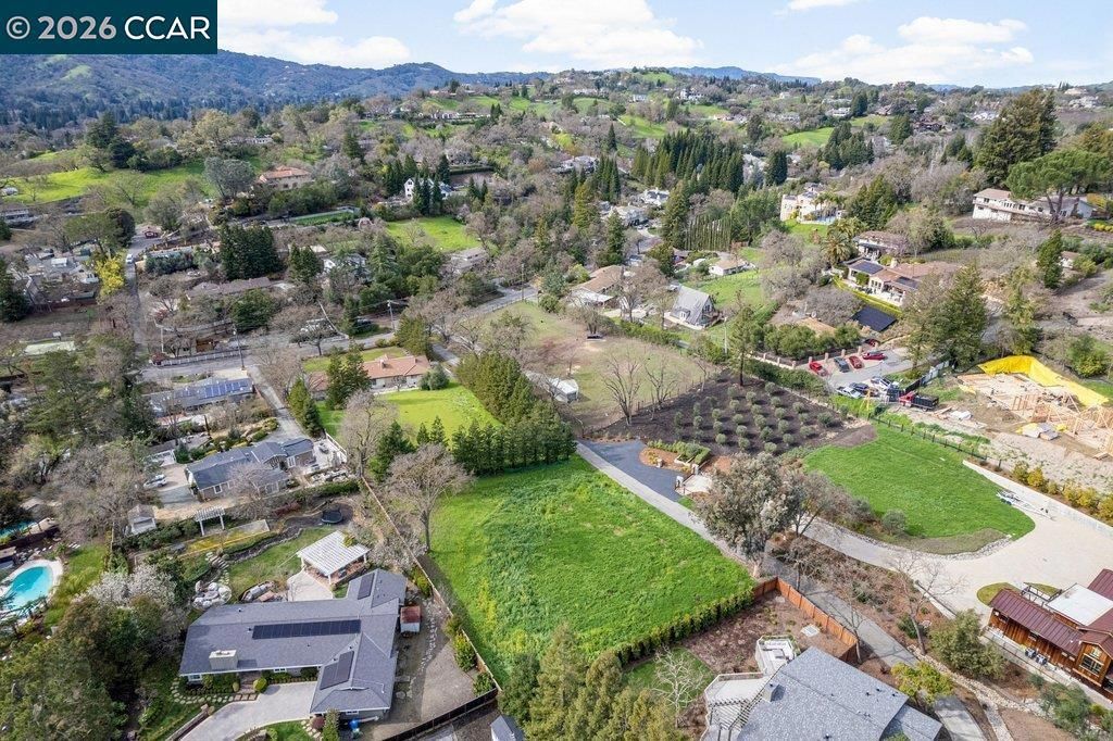 Image 9 of property listing at 550 550 El Pintado, Danville, CA 94526