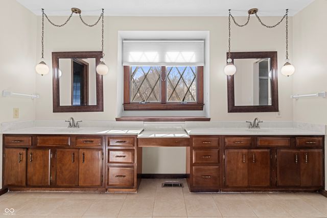 895 Briar Patch Lane, Greenwood, IN 46142