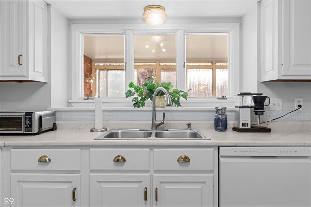 895 Briar Patch Lane, Greenwood, IN 46142