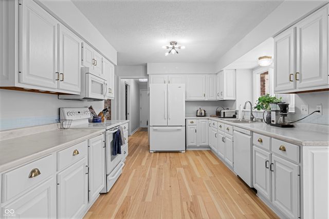 895 Briar Patch Lane, Greenwood, IN 46142