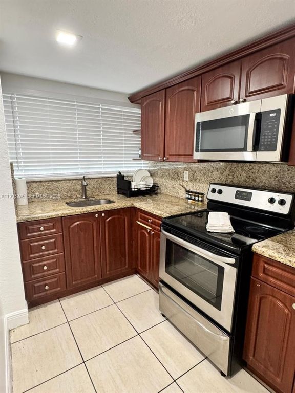 Image 3 of property listing at 1910 SW 17th Ave 4, Miami, FL 33145