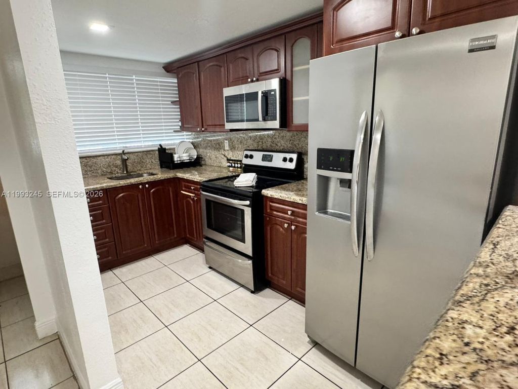 Image 4 of property listing at 1910 SW 17th Ave 4, Miami, FL 33145