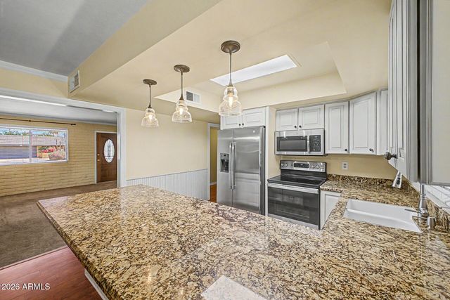 3827 E SHANGRI LA Road, Phoenix, AZ 85028