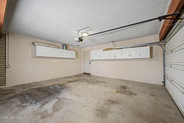 3827 E SHANGRI LA Road, Phoenix, AZ 85028