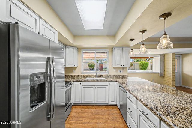 3827 E SHANGRI LA Road, Phoenix, AZ 85028