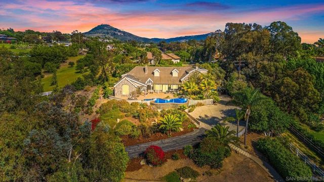 3537 Dove Hollow Dr., Encinitas, CA 92024